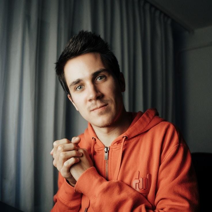 Portrait of Leena Sharma meditation instructor